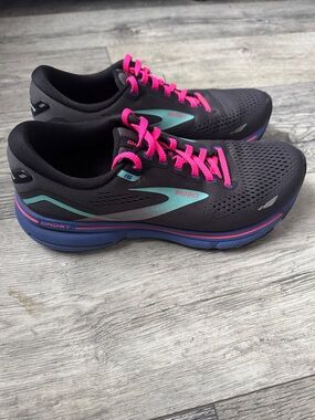 Brooks Women's Black Running Shoes with Pink Laces and Teal Accents